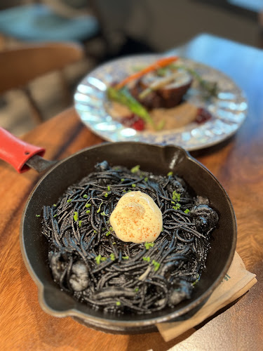 Surrey Hills Grocer - Woodleigh Mall (Pet Friendly)