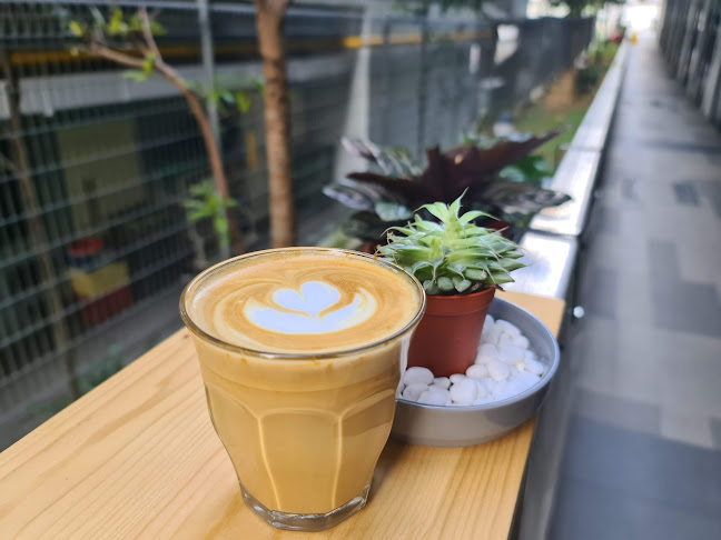 Ji Yue Coffee (集月咖啡) - Hospitality and gastronomy