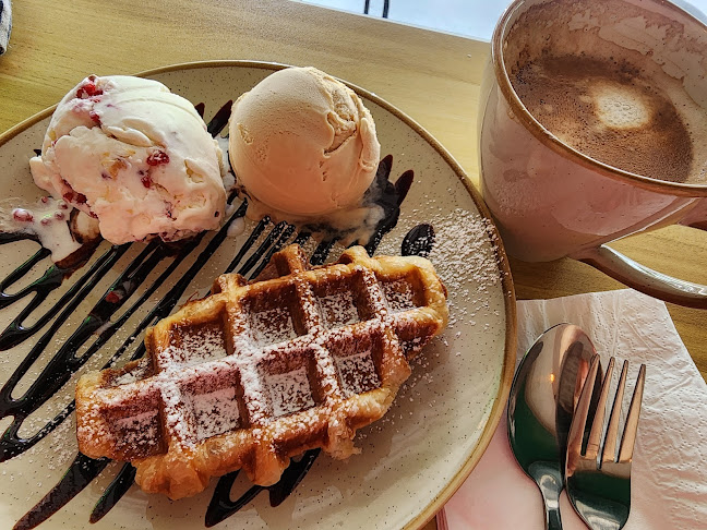 Frosty Owl - Singapore