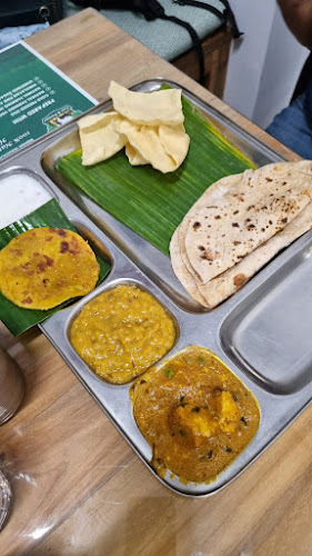 Opinii despre Cow and Farmer Pure Veg Restaurant în Singapore - Hospitality and gastronomy