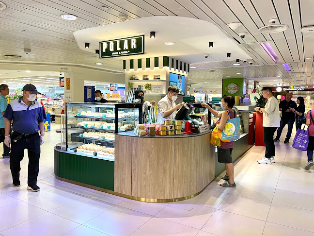 Polar Puffs & Cakes | Junction 8 - Hospitality and gastronomy