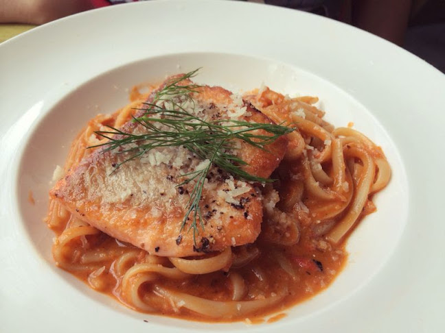 131 E Coast Rd, Singapore 428816