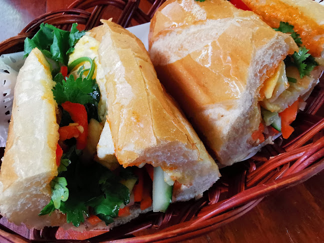 Lucky Saigon Café - Hospitality and gastronomy