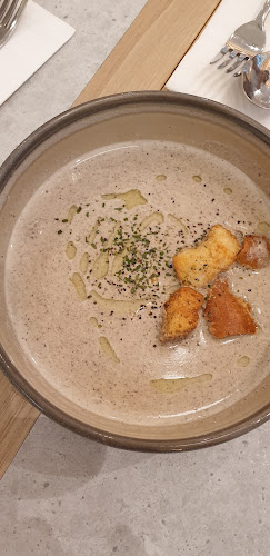 Mamma Mia Trattoria E Caffè - Hospitality and gastronomy