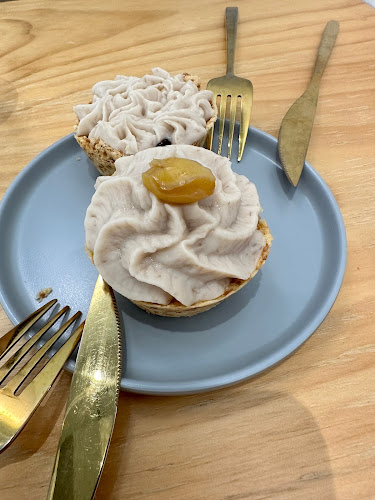 Lilac Oak | Vegan Café & Bakes - Singapore