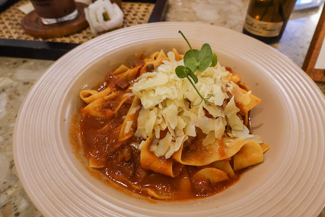 Under Der Linden: Café | Pets Friendly | Events Space | Restaurant | One North | Portsdown | Coffee