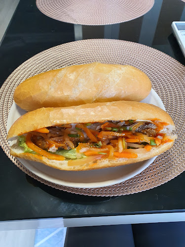 Ba Buông Bánh Mì - Singapore