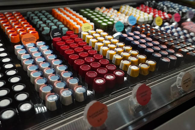 Opinii despre Janice Wong: Chocolate & Desserts in Paragon | Singapore Delivery în Singapore - Hospitality and gastronomy