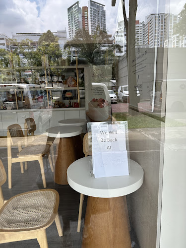 Comentarii opinii despre Delcie's Desserts and Cakes