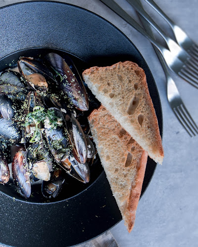 Opinii despre Jimmy Monkey Cafe & Bar în Singapore - Hospitality and gastronomy