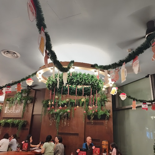Opinii despre Brotzeit German Beer Bar and Restaurant - VivoCity în Singapore - Hospitality and gastronomy