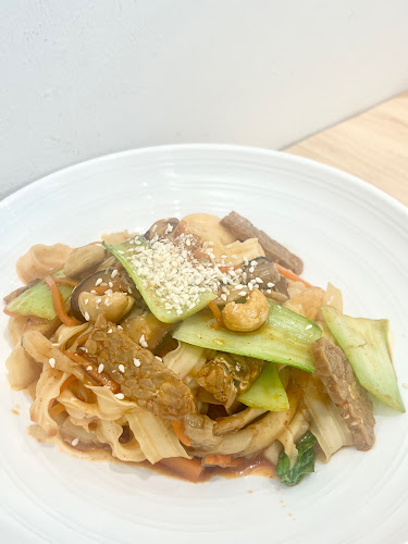 Lilac Oak | Vegan Café & Bakes - Hospitality and gastronomy