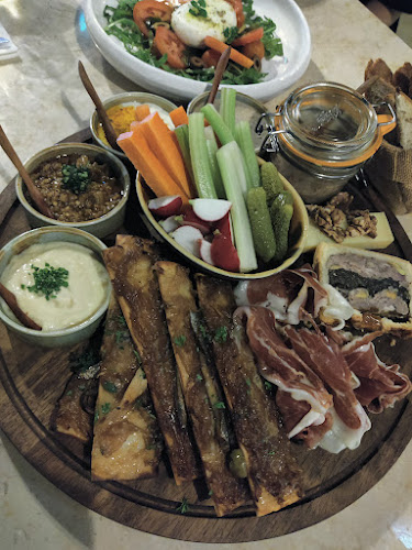 Loulou - French Cuisine & Wine Bar - Hospitality and gastronomy