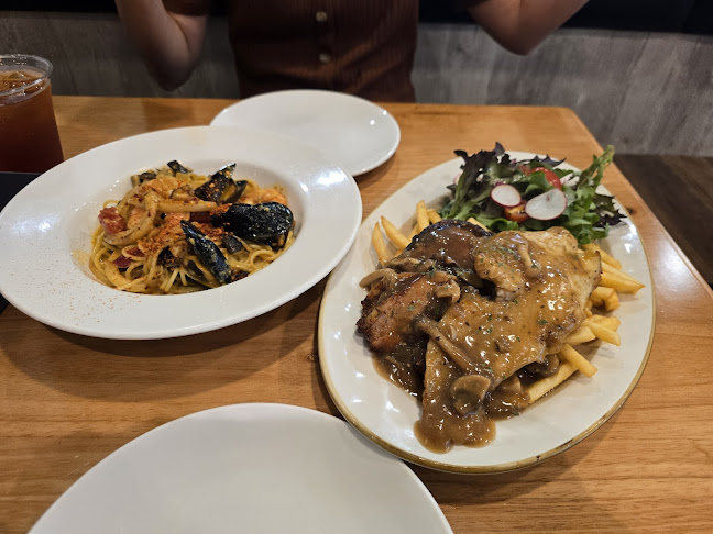 681 Punggol Dr., #01-06 Oasis Terraces, Singapore 820681