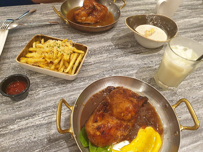 Poulet - White Sands - Hospitality and gastronomy