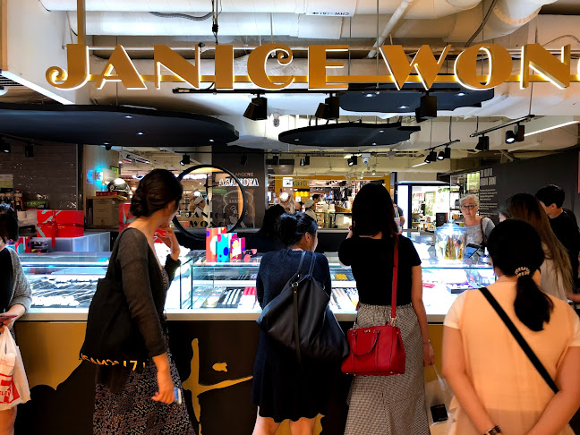 290 Orchard Rd, #B1 - k28, Singapore 238859