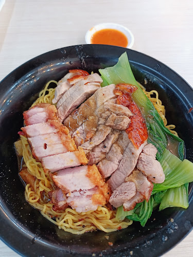 Comentarii opinii despre Famous Hong Kong Style Charcoal Roasted Delight - Bukit Batok