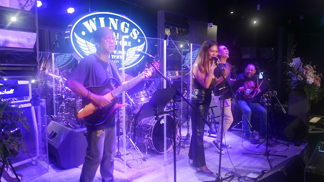 Opinii despre Wings Bar & Grill în Singapore - Hospitality and gastronomy