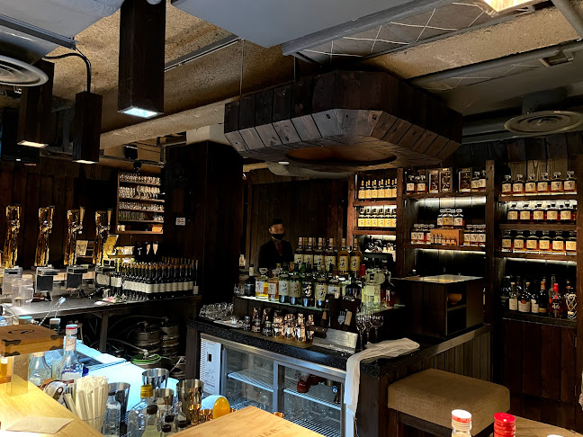 1 St Andrew's Rd, #01-02/03, Singapore 178957