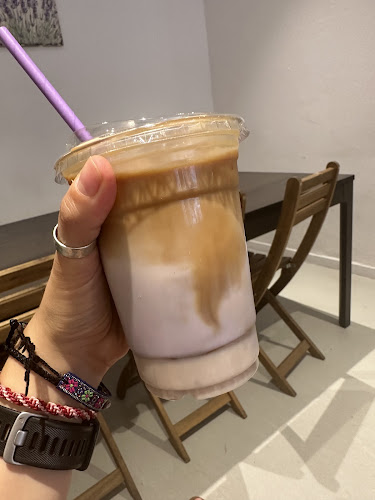 Comentarii opinii despre Cafe Lilac by Whisking Bakes