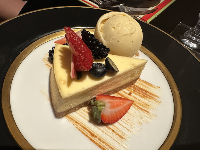 Comentarii opinii despre Officers’ Mess Polo Bar