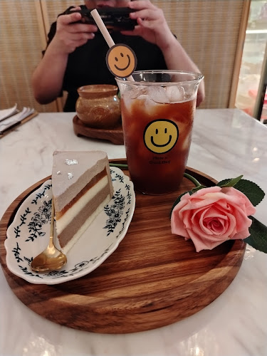 RALOVS Café & Creative Studio - Singapore