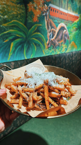 Surrey Hills Grocer - Woodleigh Mall (Pet Friendly) - Hospitality and gastronomy