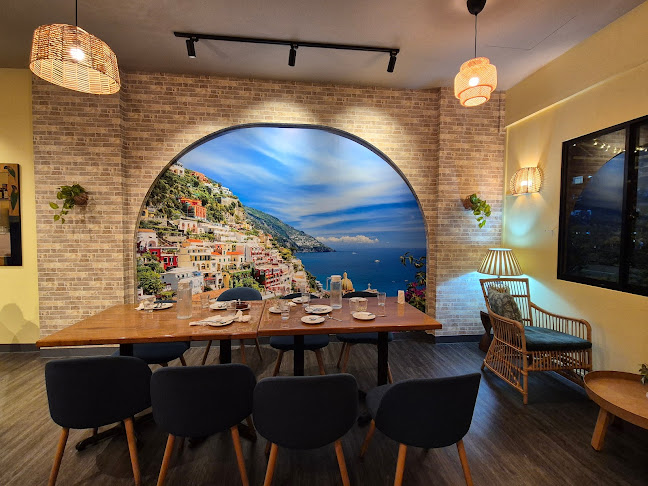 Mikey's Taverna - Singapore