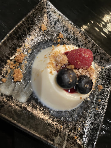 40 Lor Mambong, Singapore 277695