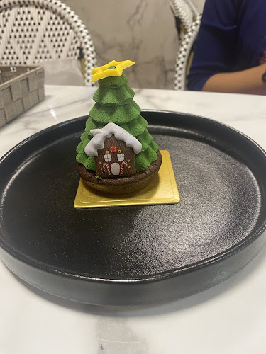 Le Petit Paris - Singapore