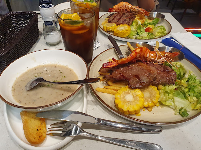 COLLIN'S® Shaw Plaza - Hospitality and gastronomy