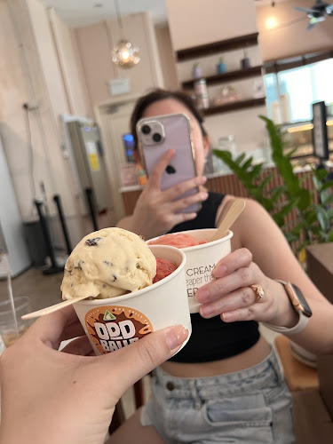 Comentarii opinii despre Oddity