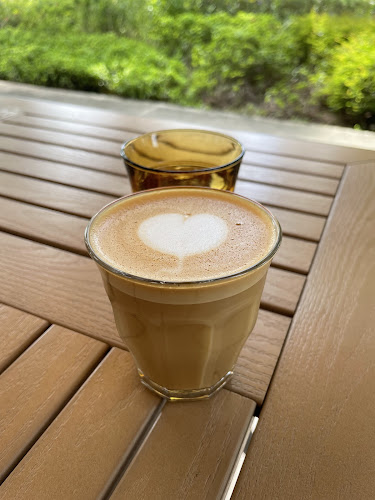 Ji Yue Coffee (集月咖啡)