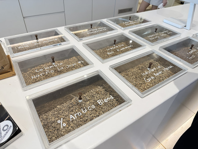 % Arabica Singapore Chip Bee Gardens - Singapore