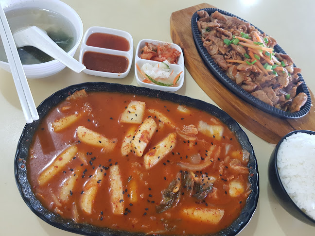 Opinii despre Food More @ 115B Commonwealth în Singapore - Hospitality and gastronomy