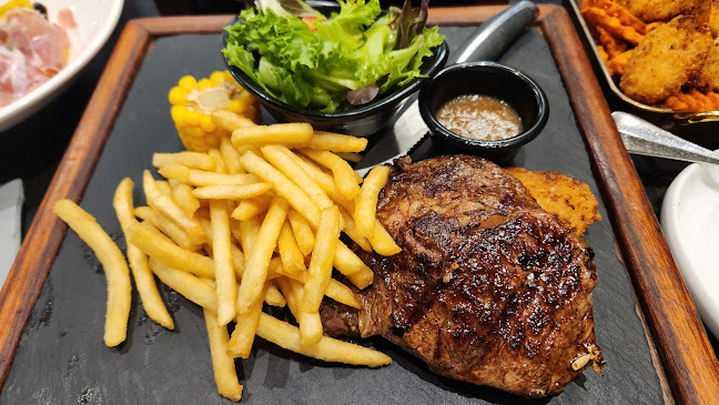 COLLIN’S @ PLQ Mall