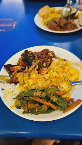 11 Clover Wy, Singapore 579082