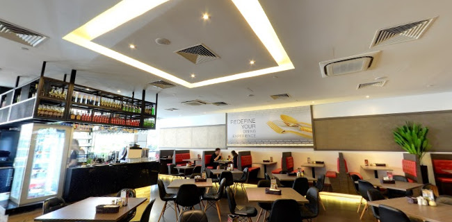 COLLIN'S® Shaw Plaza