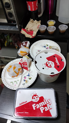 Opinii despre Jollibee Anchorvale în Singapore - Hospitality and gastronomy