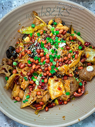 261 Serangoon Central, #01-15 Broadway Coffee Shop, Singapore 550261