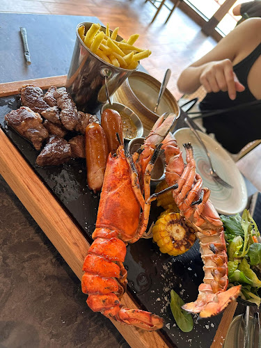 COLLIN'S® Mandai Wildlife West - Hospitality and gastronomy