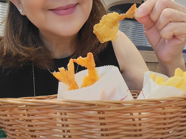 MOS Burger - White Sands - Singapore