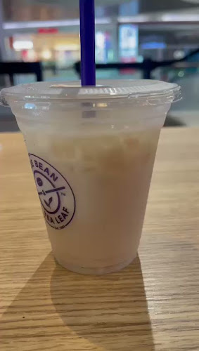 The Coffee Bean and Tea Leaf (Waterway Point) - Singapore