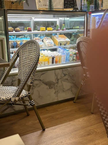 15 Swan Lake Ave, Opera Estate, Singapore 455711