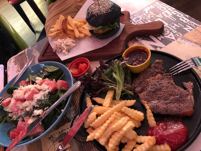 Bones 'n Barrels Alexandra - Hospitality and gastronomy