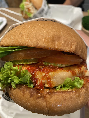 VEGANBURG Jalan Eunos - Hospitality and gastronomy