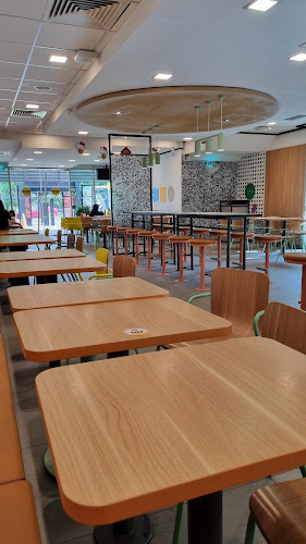 Comentarii opinii despre McDonald's Sengkang Sports Complex