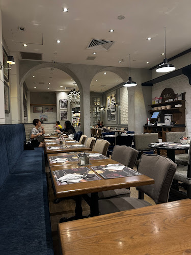 PAUL Marina Bay Link Mall - Hospitality and gastronomy