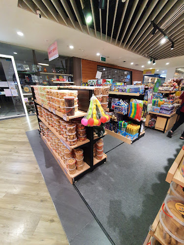 Opinii despre snacKING Retro Biscuits în Singapore - Hospitality and gastronomy