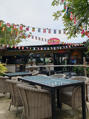 Mel's Place Restaurant & Bar - Singapore